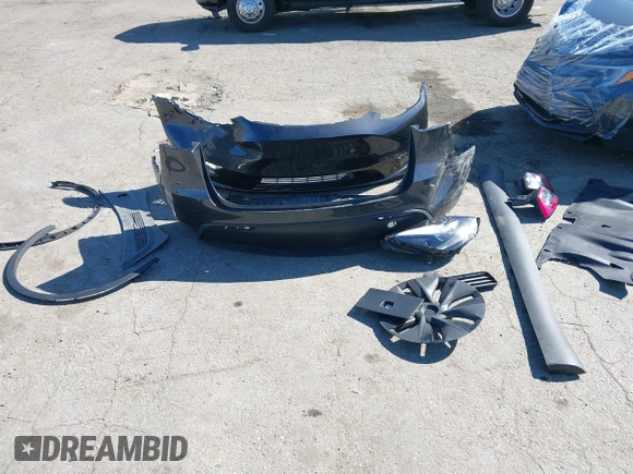 2025 Tesla Model Y Long Range z VIN 7SAYGDED0SF314885, wystawiony jako IAAI lot #41871384 z przebiegiem 1 795 mil mil oraz . Historia ofert i sprzedaży dostępna na DreamBid. Obrazek 12.