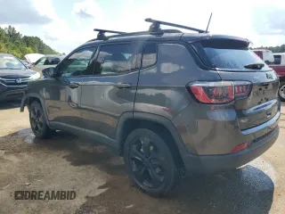 2018 Jeep Compass Altitude z VIN 3C4NJCBB1JT407722, wystawiony jako Copart lot #72270004 z przebiegiem 88 378 mil mil oraz Szkoda całkowita • Salvage title. Historia ofert i sprzedaży dostępna na DreamBid. Obrazek 2.