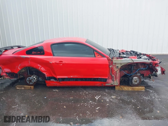 2006 Ford Mustang GT Deluxe z VIN 1ZVFT82HX65243603, wystawiony jako IAAI lot #42251021 z przebiegiem Nie podano mil oraz . Historia ofert i sprzedaży dostępna na DreamBid. Obrazek 13.