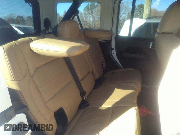 2018 Jeep Wrangler Unlimited Sahara z VIN 1C4HJXEG0JW207873, wystawiony jako IAAI lot #41213655 z przebiegiem 61 043 mil mil oraz . Historia ofert i sprzedaży dostępna na DreamBid. Obrazek 8.
