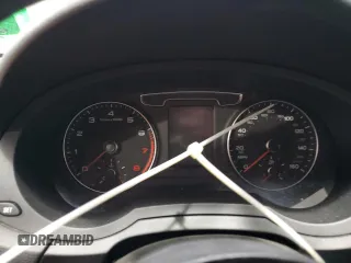 2017 Audi Q3 Premium Plus z VIN WA1JCCFS1HR005828, wystawiony jako Copart lot #86447374 z przebiegiem Nie podano mil oraz Tytuł czysty. Historia ofert i sprzedaży dostępna na DreamBid. Obrazek 9.