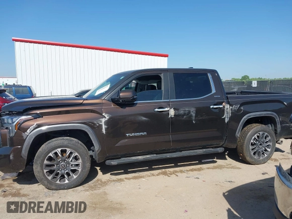 2024 Toyota Tundra Limited z VIN 5TFJA5DB9RX156634, wystawiony jako IAAI lot #41999055 z przebiegiem 29 692 mil mil oraz . Historia ofert i sprzedaży dostępna na DreamBid. Obrazek 14.