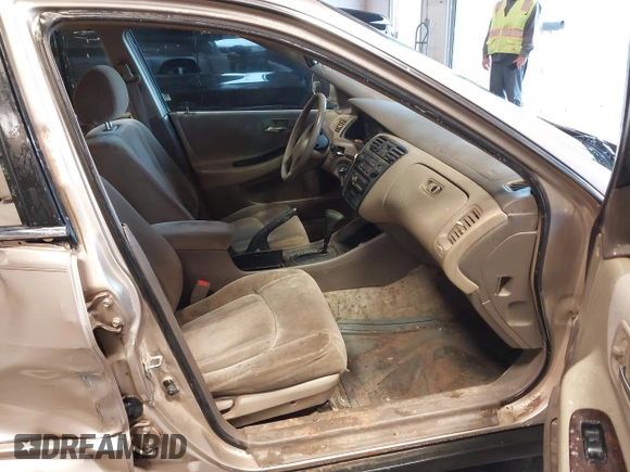2000 Honda Accord SE с VIN 1HGCG5673YA051154, выставлен на аукционе IAAI как лот 41382000 с пробегом 272 554 миль миль и . История ставок и продаж доступна на DreamBid. Изображение 5.