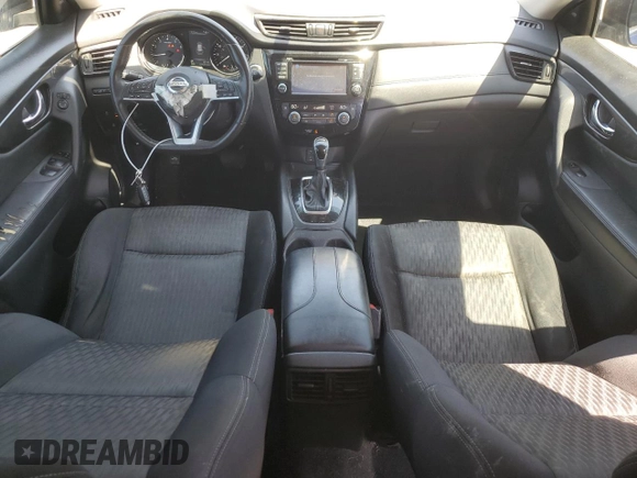 2017 Nissan Rogue SV z VIN JN8AT2MTXHW141702, wystawiony jako Copart lot #53534015 z przebiegiem 120 523 mil mil oraz Szkoda całkowita • Salvage title. Historia ofert i sprzedaży dostępna na DreamBid. Obrazek 8.