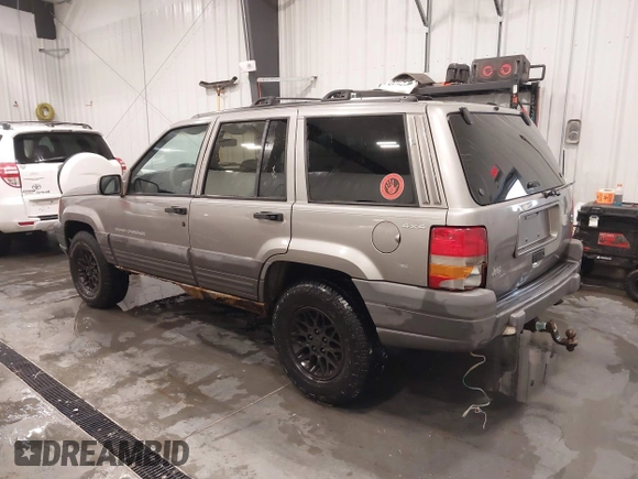 1998 Jeep Grand Cherokee Laredo with VIN 1J4GZ58S3WC343555, listed as a IAAI auction lot 41528943 with 219,146 mi miles. Bid and sale history available at carsss.com. Image 3.