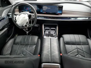 2023 BMW i7 xDrive60 z VIN WBY53EJ02PCL63724, wystawiony jako Copart lot #86049074 z przebiegiem 46 865 mil mil oraz Szkody całkowita. Historia ofert i sprzedaży dostępna na DreamBid. Obrazek 8.