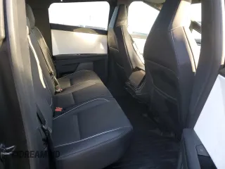 2024 Tesla Cybertruck z VIN 7G2CEHEDXRA013484, wystawiony jako Copart lot #43263285 z przebiegiem 2 869 mil mil oraz Szkoda całkowita • Salvage title. Historia ofert i sprzedaży dostępna na DreamBid. Obrazek 10.