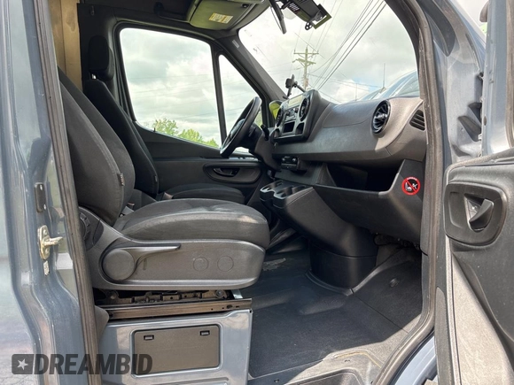 2019 Mercedes-Benz Sprinter Cargo with VIN WD4PF0CD7KP043942, listed as a Copart auction lot 54968745 with 141,118 mi miles and Clean Title. Bid and sale history available at carsss.com. Image 5.