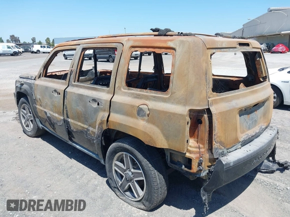 2010 Jeep Patriot Sport with VIN 1J4NF2GBXAD512702, listed as a IAAI auction lot 39616697 with Not Provided miles. Bid and sale history available at carsss.com. Image 3.