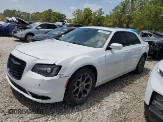 2016 Chrysler 300 S Alloy Edition z VIN 2C3CCAGG3GH262358, wystawiony jako Copart lot #61490444 z przebiegiem 146 507 mil mil oraz Szkoda całkowita • Salvage title. Historia ofert i sprzedaży dostępna na DreamBid. Obrazek 1.