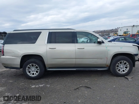 2015 GMC Yukon XL SLT with VIN 1GKS2HKC7FR100534, listed as a IAAI auction lot 41229658 with 207,947 mi miles. Bid and sale history available at carsss.com. Image 12.