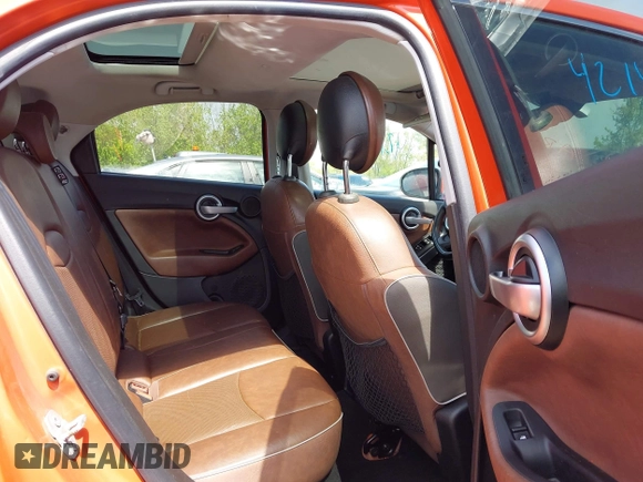 2016 FIAT 500X Lounge z VIN ZFBCFXDT5GP383186, wystawiony jako IAAI lot #42142047 z przebiegiem 163 900 mil mil oraz . Historia ofert i sprzedaży dostępna na DreamBid. Obrazek 8.