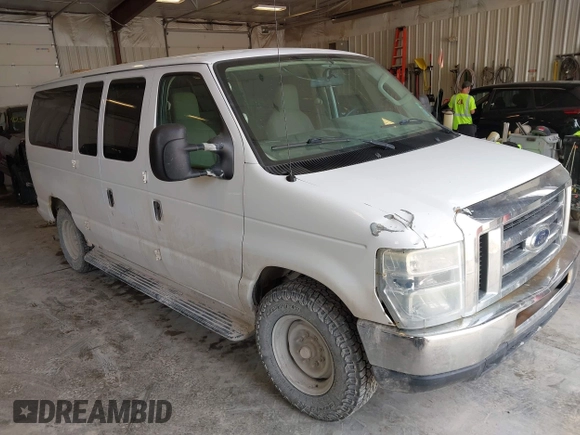 2010 Ford Econoline Passenger XL z VIN 1FBNE3BLXADA34381, wystawiony jako IAAI lot #42360257 z przebiegiem 211 639 mil mil oraz . Historia ofert i sprzedaży dostępna na DreamBid. Obrazek 1.