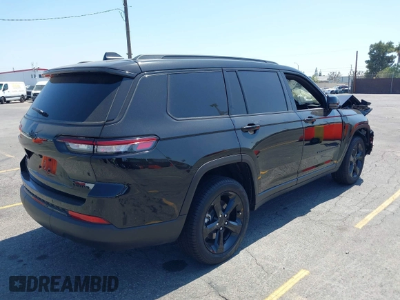 2025 Jeep Grand Cherokee Limited с VIN 1C4RJKBG1S8646906, выставлен на аукционе IAAI как лот 42466166 с пробегом 2 151 миль миль и . История ставок и продаж доступна на DreamBid. Изображение 4.