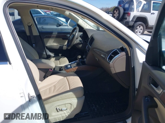 2014 Audi Q5 Premium Plus with VIN WA1LFAFP1EA051704, listed as a IAAI auction lot 41725317 with 136,084 mi miles. Bid and sale history available at carsss.com. Image 5.