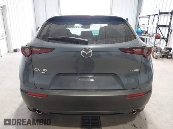 2025 Mazda CX-30 S Carbon Edition z VIN 3MVDMBCM7SM783008, wystawiony jako IAAI lot #42033197 z przebiegiem 5 047 mil mil oraz . Historia ofert i sprzedaży dostępna na DreamBid. Obrazek 16.