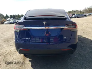 2017 Tesla Model X 90D z VIN 5YJXCDE22HF040293, wystawiony jako Copart lot #48324025 z przebiegiem 53 515 mil mil oraz Szkody całkowita. Historia ofert i sprzedaży dostępna na DreamBid. Obrazek 6.
