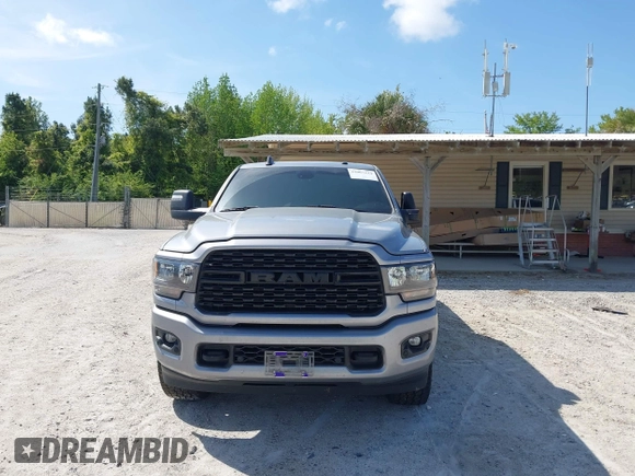 2024 Ram 2500 Big Horn z VIN 3C6UR5DL1RG116185, wystawiony jako IAAI lot #42007154 z przebiegiem Nie podano mil oraz . Historia ofert i sprzedaży dostępna na DreamBid. Obrazek 12.