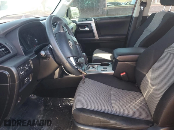 2022 Toyota 4Runner SR5 z VIN JTEMU5JR2N6051225, wystawiony jako Copart lot #47223705 z przebiegiem 69 154 mil mil oraz Szkoda całkowita • Salvage title. Historia ofert i sprzedaży dostępna na DreamBid. Obrazek 7.