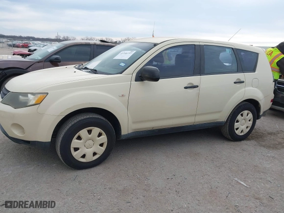 2007 Mitsubishi Outlander ES with VIN JA4MS31X07U008234, listed as a IAAI auction lot 41246137 with 154,237 mi miles. Bid and sale history available at carsss.com. Image 2.