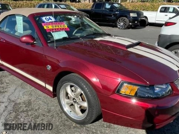 2004 Ford Mustang GT Deluxe z VIN 1FAFP45XX4F150757, wystawiony jako Copart lot #89221755 z przebiegiem 43 827 mil mil oraz Czysty tytuł • Clean title. Historia ofert i sprzedaży dostępna na DreamBid. Obrazek 1.