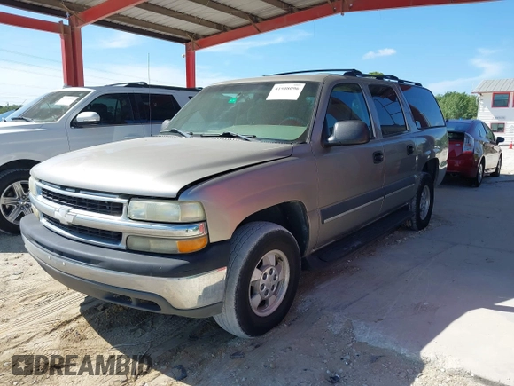 2003 Chevrolet Suburban LS with VIN 3GNEC16T83G127736, listed as a IAAI auction lot 41908096 with 272,610 mi miles. Bid and sale history available at carsss.com. Image 2.