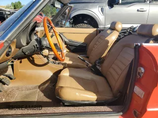 1983 Alfa Romeo Spider Veloce z VIN ZARBA5413D1017001, wystawiony jako Copart lot #68685714 z przebiegiem 71 738 mil mil oraz Szkody całkowita. Historia ofert i sprzedaży dostępna na DreamBid. Obrazek 7.