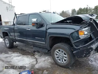 2019 GMC Sierra 2500HD Denali with VIN 1GT12SEY1KF229134, listed as a IAAI auction lot 41641498 with 97,691 mi miles. Bid and sale history available at carsss.com. Image 1.