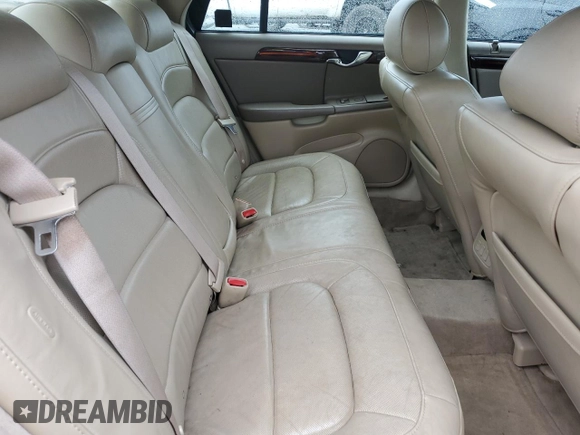 2004 Cadillac DeVille DTS z VIN 1G6KF57944U117834, wystawiony jako Copart lot #89320975 z przebiegiem 149 820 mil mil oraz Szkody całkowita. Historia ofert i sprzedaży dostępna na DreamBid. Obrazek 10.