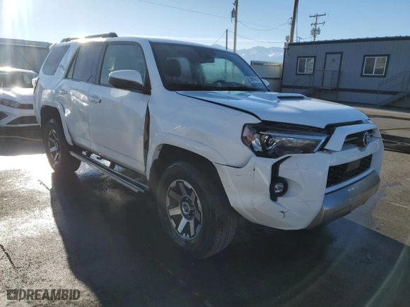 2022 Toyota 4Runner TRD Off Road with VIN JTEPU5JR8N6030540, listed as a Copart auction lot 42329585 with 72,760 mi miles and Clean Title. Bid and sale history available at carsss.com. Image 4.