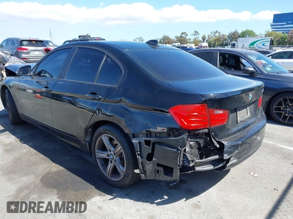 2013 BMW 3 Series 320i с VIN WBA3B1C57DK128344, выставлен на аукционе IAAI как лот 42259273 с пробегом 105 213 миль миль и . История ставок и продаж доступна на DreamBid. Изображение 3.