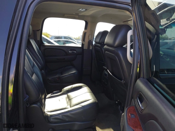 2012 Chevrolet Suburban LT with VIN 1GNSCJE00CR226285, listed as a IAAI auction lot 42059936 with 318,948 mi miles. Bid and sale history available at carsss.com. Image 8.