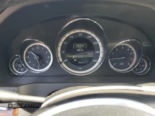 2013 Mercedes-Benz E 350 z VIN WDDKJ5KB6DF198576, wystawiony jako Copart lot #61848745 z przebiegiem 88 610 mil mil oraz Szkoda całkowita • Salvage title. Historia ofert i sprzedaży dostępna na DreamBid. Obrazek 9.