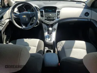 2015 Chevrolet Cruze LS z VIN 1G1PA5SG0F7284872, wystawiony jako Copart lot #56679175 z przebiegiem 94 441 mil mil oraz Czysty tytuł • Clean title. Historia ofert i sprzedaży dostępna na DreamBid. Obrazek 8.