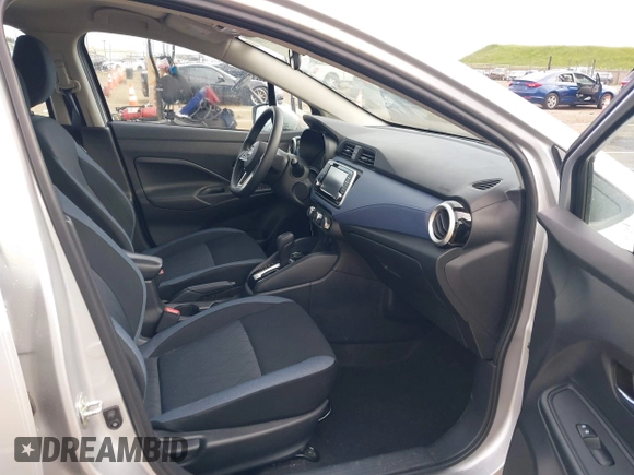 2023 Nissan Versa SV z VIN 3N1CN8EV2PL851282, wystawiony jako IAAI lot #41904319 z przebiegiem 41 651 mil mil oraz . Historia ofert i sprzedaży dostępna na DreamBid. Obrazek 5.