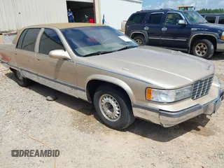 1996 Cadillac Fleetwood z VIN 1G6DW52PXTR705592, wystawiony jako IAAI lot #42290586 z przebiegiem Nie podano mil oraz . Historia ofert i sprzedaży dostępna na DreamBid. Obrazek 1.