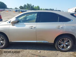 2013 Lexus RX 450h z VIN JTJZB1BA1D2006779, wystawiony jako IAAI lot #42564276 z przebiegiem 54 303 mil mil oraz . Historia ofert i sprzedaży dostępna na DreamBid. Obrazek 14.