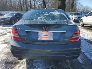 2013 Mercedes-Benz C 250 Sport z VIN WDDGF4HB3DA865383, wystawiony jako Copart lot #87461924 z przebiegiem 51 597 mil mil oraz Szkoda całkowita • Salvage title. Historia ofert i sprzedaży dostępna na DreamBid. Obrazek 6.