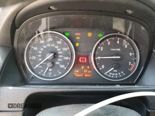 2013 BMW X1 28i z VIN WBAVM1C50DVW41615, wystawiony jako Copart lot #51329525 z przebiegiem 120 642 mil mil oraz Szkoda całkowita • Salvage title. Historia ofert i sprzedaży dostępna na DreamBid. Obrazek 9.