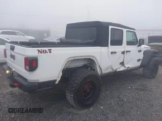 2022 Jeep Gladiator Rubicon z VIN 1C6JJTBG3NL111054, wystawiony jako IAAI lot #40793144 z przebiegiem 40 115 mil mil oraz . Historia ofert i sprzedaży dostępna na DreamBid. Obrazek 4.