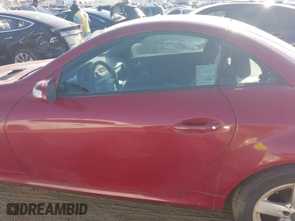 2008 Mercedes-Benz SLK-Class 3.0L with VIN WDBWK54F28F183800, listed as a IAAI auction lot 40371974 with Not Provided miles. Bid and sale history available at carsss.com. Image 14.