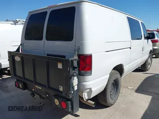 2013 Ford Econoline Cargo Commercial z VIN 1FTNE2EL0DDA69257, wystawiony jako IAAI lot #41703772 z przebiegiem 261 935 mil mil oraz . Historia ofert i sprzedaży dostępna na DreamBid. Obrazek 4.
