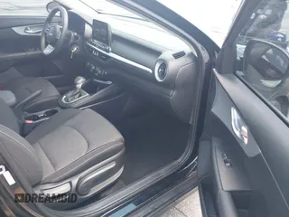 2024 Kia Forte LXS z VIN 3KPF24AD0RE823688, wystawiony jako IAAI lot #42253533 z przebiegiem 16 471 mil mil oraz . Historia ofert i sprzedaży dostępna na DreamBid. Obrazek 5.