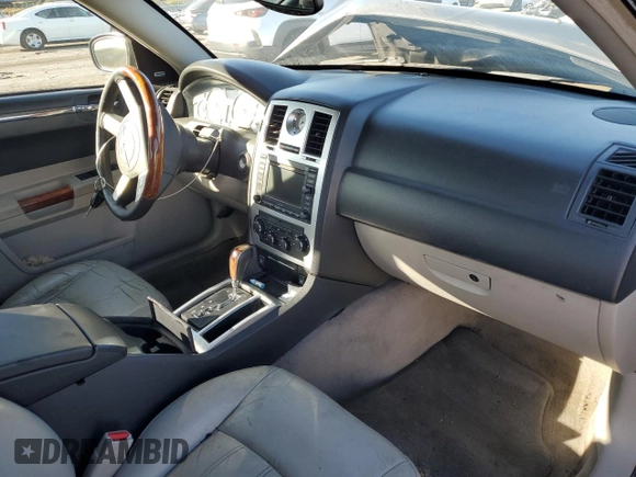 2006 Chrysler 300 C with VIN 2C3LA63H36H281427, listed as a Copart auction lot 46303335 with 92,924 mi miles and Salvage Title. Bid and sale history available at carsss.com. Image 8.