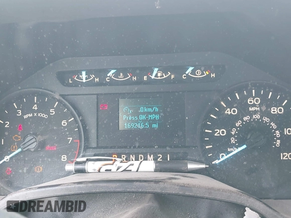 2018 Ford F-150 XL z VIN 1FTMF1CB4JKC60846, wystawiony jako IAAI lot #42759459 z przebiegiem 169 216 mil mil oraz . Historia ofert i sprzedaży dostępna na DreamBid. Obrazek 7.