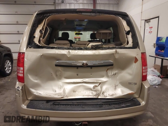 2010 Chrysler Town & Country Touring with VIN 2A4RR5D17AR184092, listed as a IAAI auction lot 41727926 with 158,937 mi miles and . Bid and sale history available at DreamBid. Image 6.