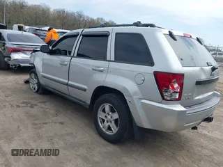 2007 Jeep Grand Cherokee Laredo with VIN 1J8HR48P77C570936, listed as a IAAI auction lot 41945531 with 200,821 mi miles. Bid and sale history available at carsss.com. Image 3.