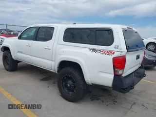 2017 Toyota Tacoma SR5 z VIN 5TFCZ5ANXHX065886, wystawiony jako IAAI lot #42308228 z przebiegiem 294 931 mil mil oraz . Historia ofert i sprzedaży dostępna na DreamBid. Obrazek 3.