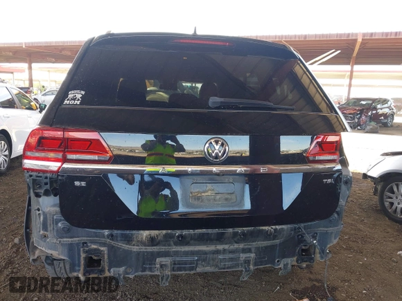 2018 Volkswagen Atlas SE with VIN 1V2CP2CA1JC600999, listed as a IAAI auction lot 42339421 with 133,490 mi miles and . Bid and sale history available at DreamBid. Image 6.