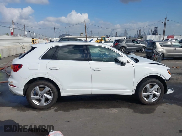 2022 Audi Q3 Premium with VIN WA1AUCF38N1121947, listed as a IAAI auction lot 41548155 with 25,477 mi miles. Bid and sale history available at carsss.com. Image 12.